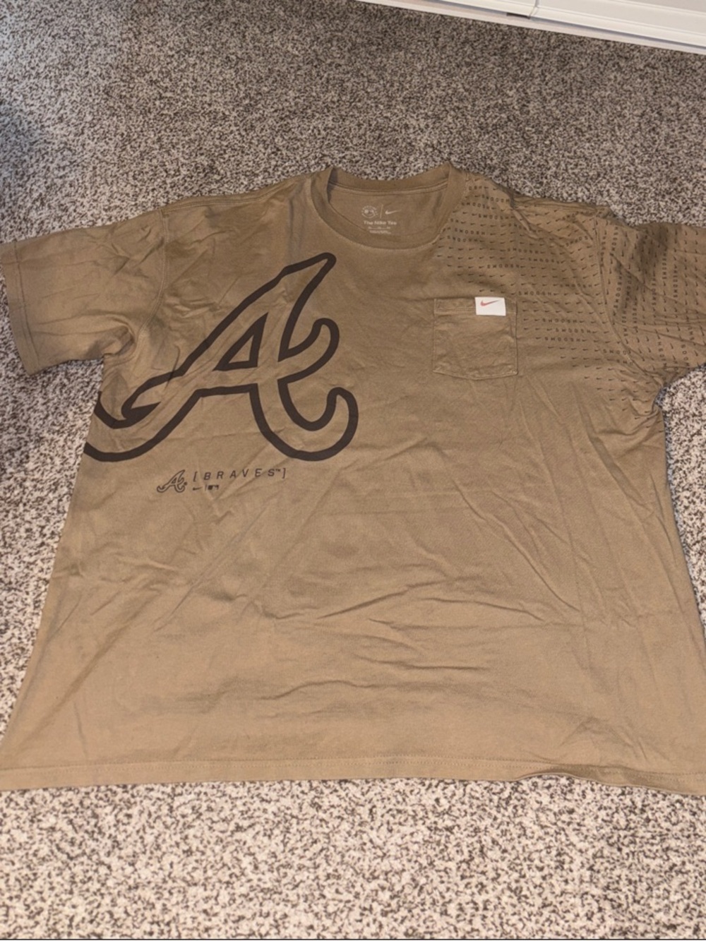 Nike Men's Atlanta Braves Short-Sleeve Logo Tee - Olive - Picture 1 of 1